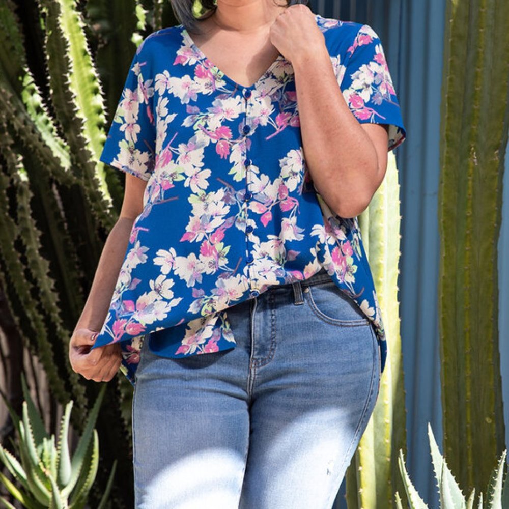 LuLaRoe Shannah V-Neck Button Down Top Blue Pink‎ White Size M